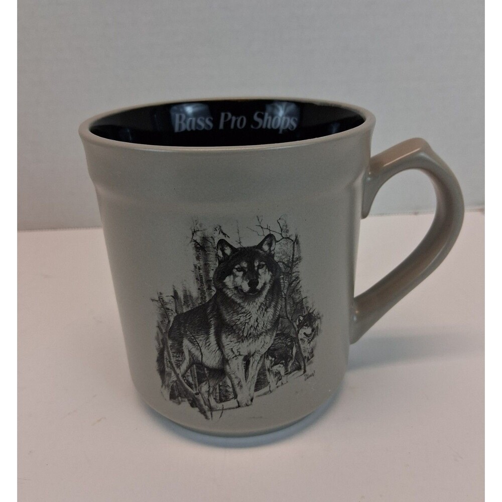 Bass Pro Shops Al Agnew Wolf Mug 16 oz Gray Trigger Handle Wildlife Art 2019 EUC